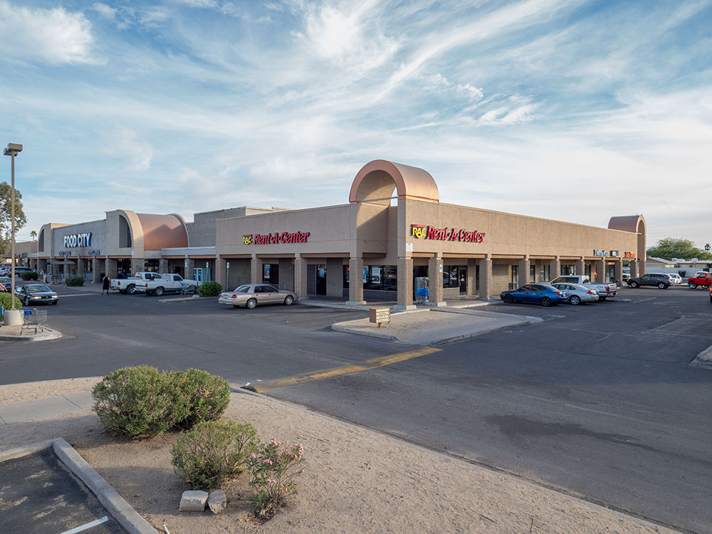 vasttucson's tweet photo. FOR LEASE: Retail shopping center space on Campbell and Irvington, 1000+ sf - https://t.co/3Pt8ylJ1Q8 https://t.co/dIF1YTiprM