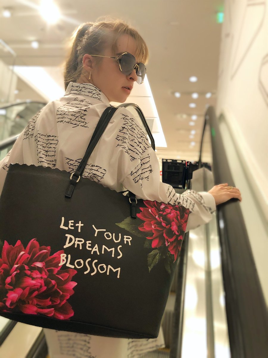 katrinakmusic's tweet photo. “Let your dreams blossom” 🌹 #mallrun #kittykat #katrinakusa #tasteit #indiantrap #music #newmusicartist #upcomingmusicartist #versus #pop #hiphop #boston #model #influencer #actress https://t.co/0CBZx24p75