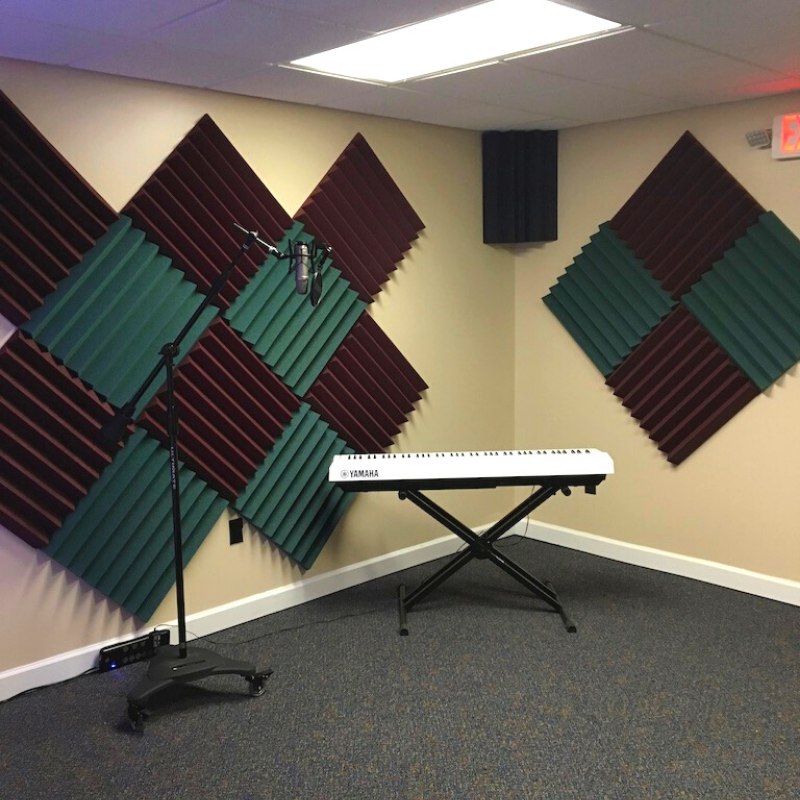 SoundAssured's tweet photo. St. Andrew's-Sewanee School added some absorption to their tracking room in their School of Music to help eliminate echoes and lower the reverberation time!
.
.
#acousticpanels #acousticfoam #trackingroom #recordingstudio #schoolofmusic #musicclass #acoustictreatment #music https://t.co/30jY5nMOIY