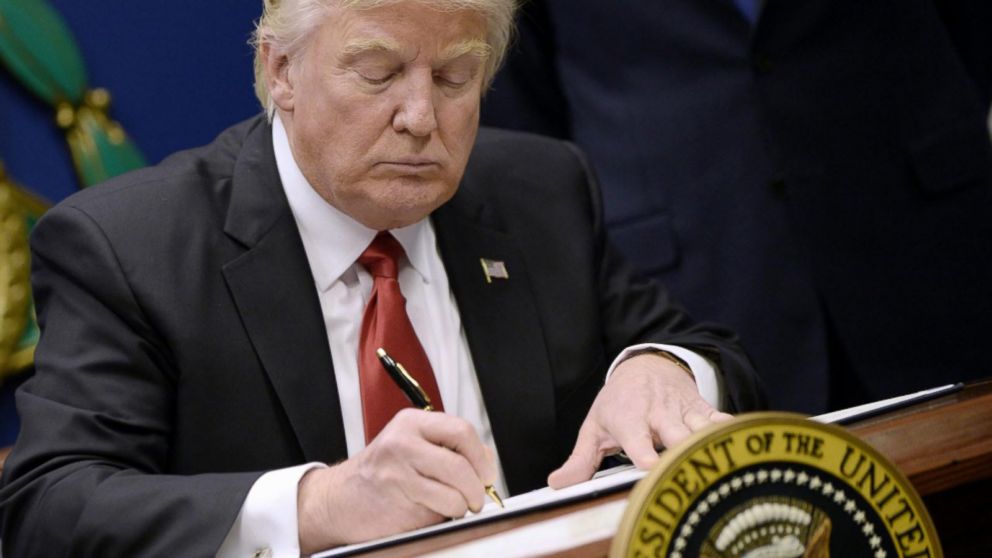 A lawsuit challenging the Trump Administration’s June 22, 2020 Proclamation authorizing suspension of entry into the U.S. for most foreign nationals has progressed. Click below for more information. #executiveorder #lawsuit immigrationlaw.com/alerts/Lawsuit…