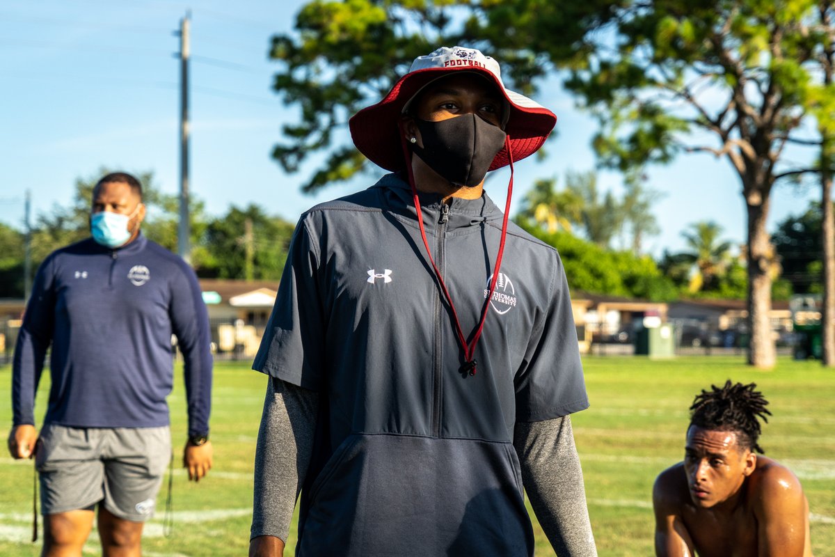 STU_Football's tweet photo. We wear our 😷 so they can wear theirs.
#MaskUpSTU // #SetTheStandard https://t.co/lwWryuSQiS