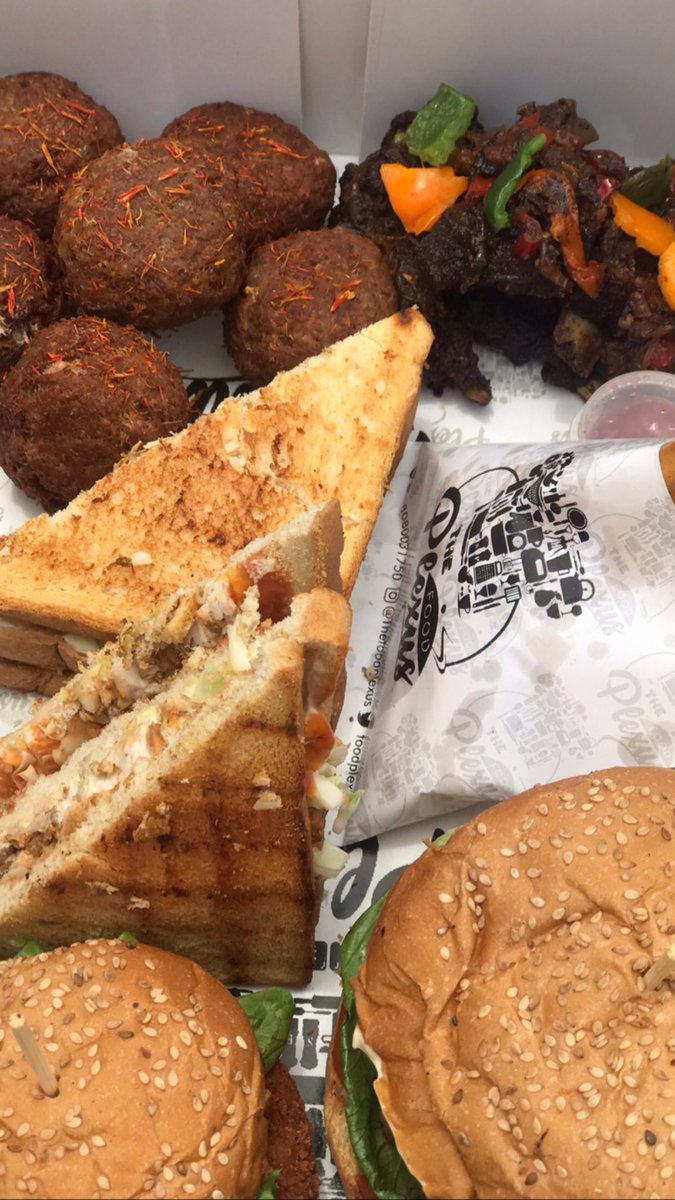 maryam_uh's tweet photo. Cheesy meatballs 
Chicken sandwiches
Beef burgers 
Fries 
8000
Kindly RT🙏🏿 https://t.co/rOd9OvoD3k