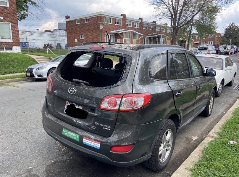 mal_sofastaii's tweet image. A woman said her neighborhood looked like a “war zone” following the blast. Dozens of homes sustained damage. I’ve heard of doors blown off of hinges and incredible stories of glass narrowly missing children. #BaltimoreExplosion @wmar2news