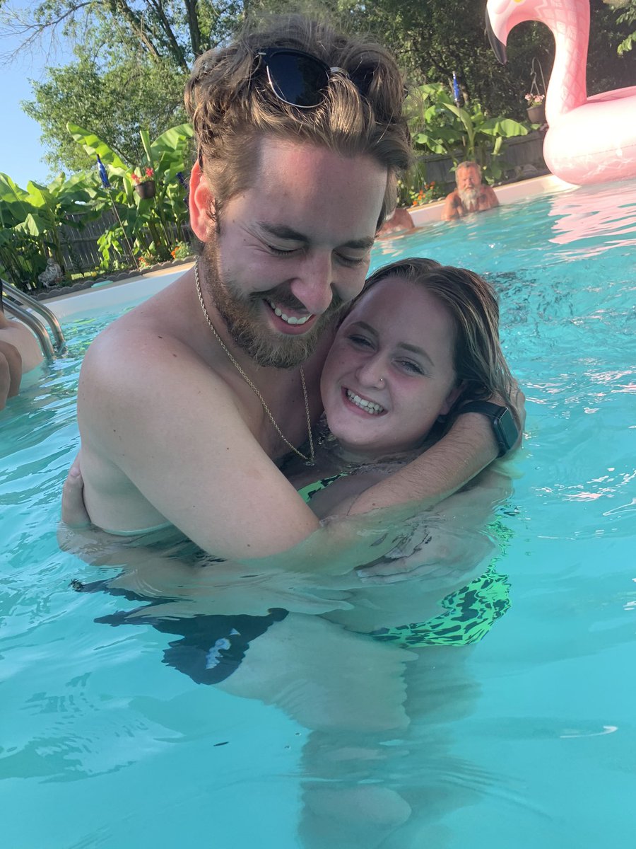 LisaaKitchenn's tweet photo. I’ve officially been together with the love of my life for three whole years! Thanks for making me the luckiest girl on the planet and always treating me like a true queen. Happy Anniversary, I love you SO much ❤️🥳 @B_Ronsss https://t.co/6uZJDbYRAx