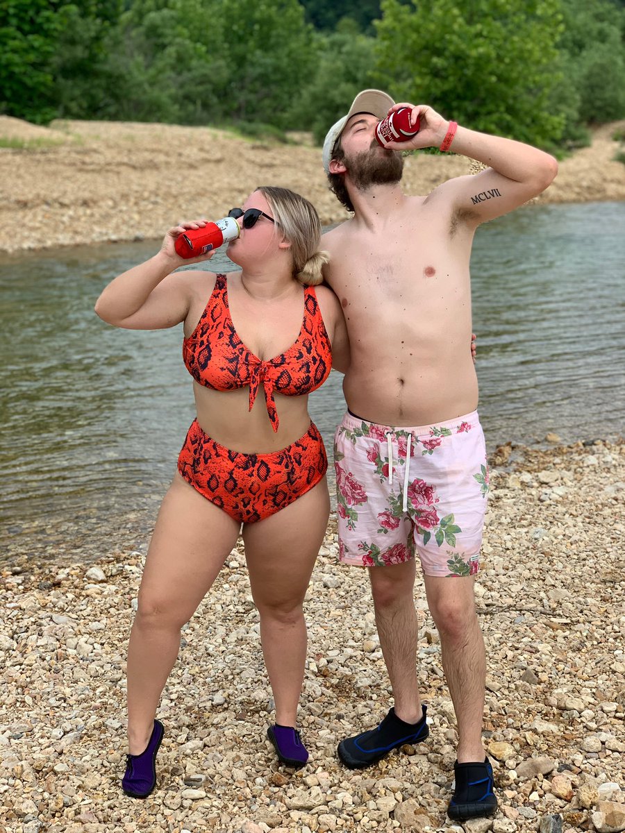 LisaaKitchenn's tweet photo. I’ve officially been together with the love of my life for three whole years! Thanks for making me the luckiest girl on the planet and always treating me like a true queen. Happy Anniversary, I love you SO much ❤️🥳 @B_Ronsss https://t.co/6uZJDbYRAx
