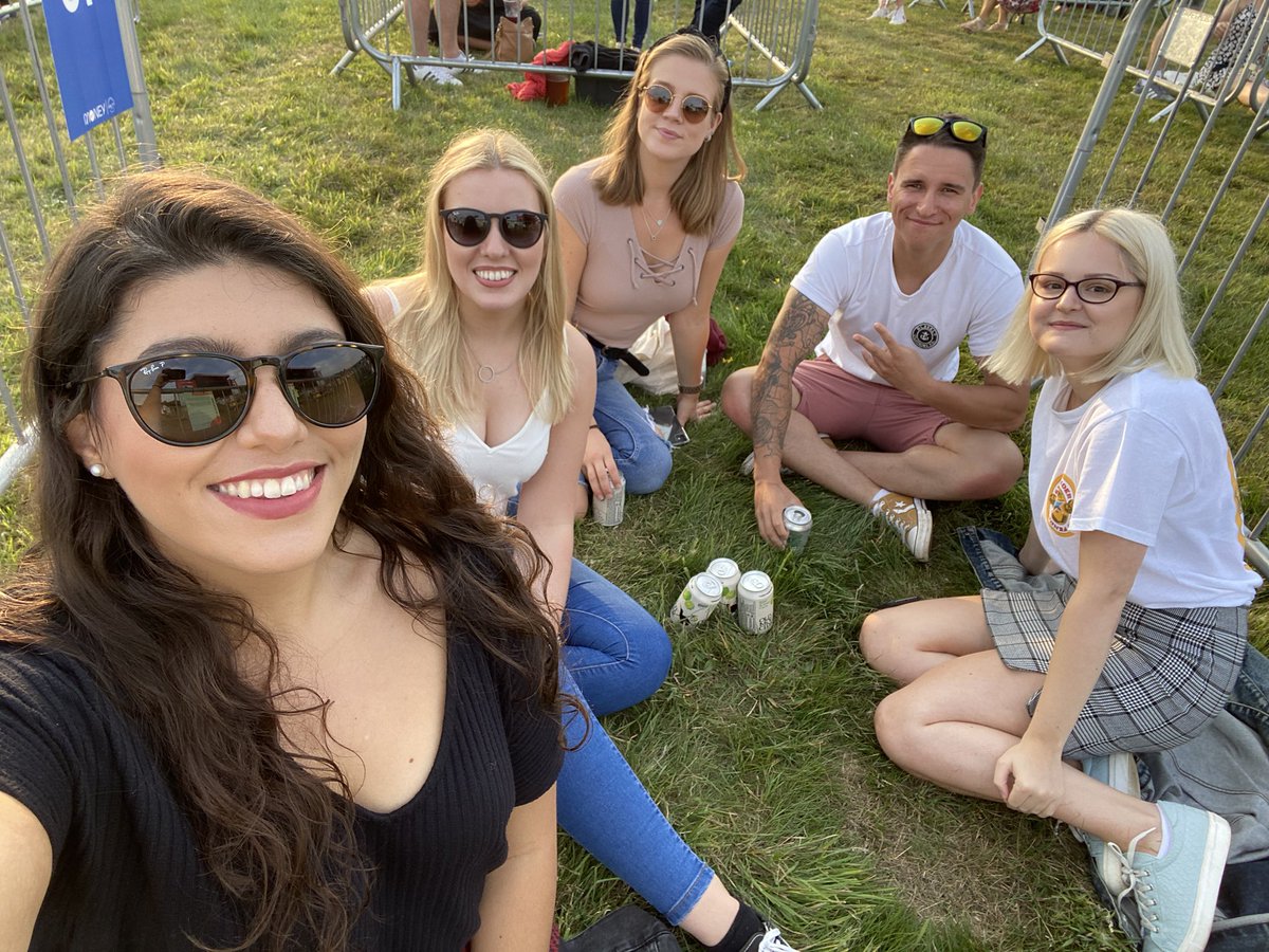 Jen_Rahman's tweet image. Pre @samfendermusic #VMUnityArena 😎
