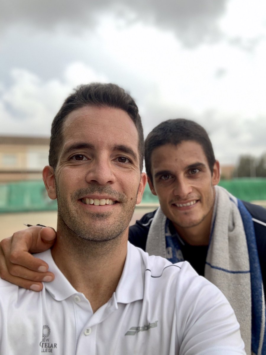 kike_siscar's tweet photo. 🎾🔥𝐒𝐢𝐬𝐜𝐚𝐫𝐞𝐬 𝐨𝐧 𝐟𝐢𝐫𝐞 𝐢𝐧 𝐓𝐞𝐧𝐧𝐢𝐬 𝐂𝐨𝐮𝐫𝐭🔥🎾
Gran entrenamiento hoy junto a mi hermano @jorgesiscar en el Club de Tenis de Torre Pacheco. Seguimos preparándonos para el Memorial Oliver Puras que se disputará este fin de semana en Miranda de Ebro.💪🏼🦠🤞🏼 https://t.co/1Hokx7ios9