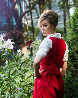 Machine learning books as Brie Larson  @brielarson (as a change from Taylor Swift) - a thread