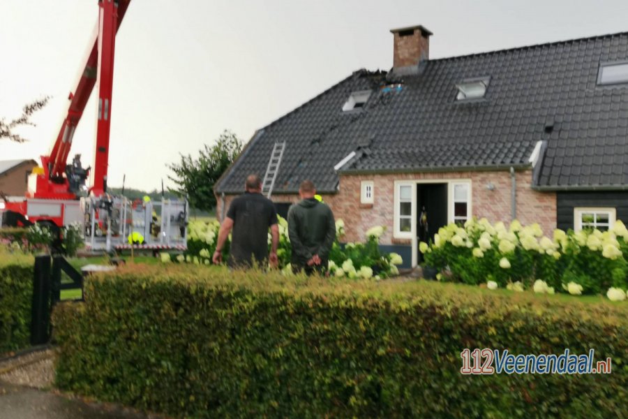 Dak van woning vat vlam in #DeKlomp. 112Veenendaal.
