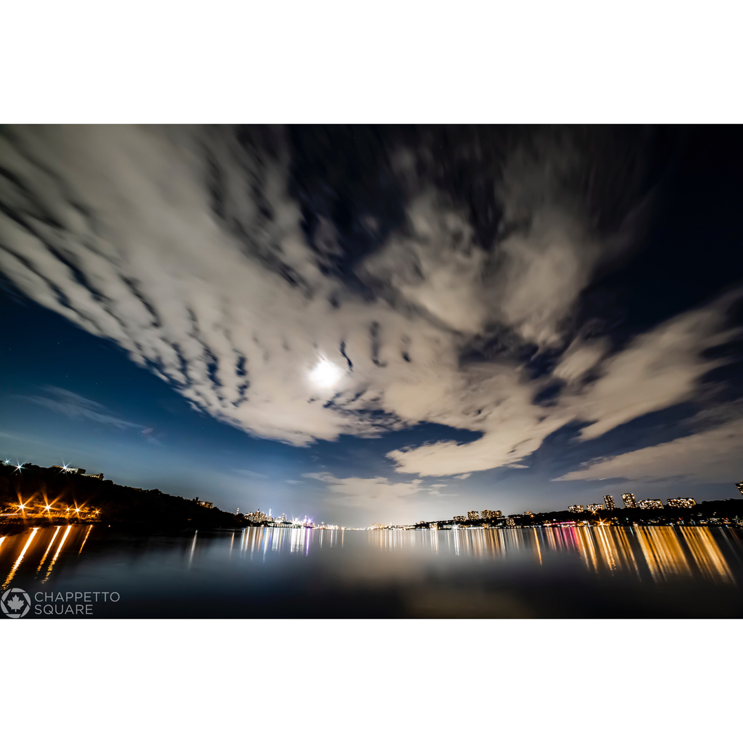 ChappettoSquare's tweet photo. If you look closely, you can see midtown Manhattan in the distance.  #photographer #nycphotographer #photography #naturephotography #headshotphotography #eventphotography #nightphotography #citylights #hudsonriver #twinkletwinkle https://t.co/SRM2j0X2By
