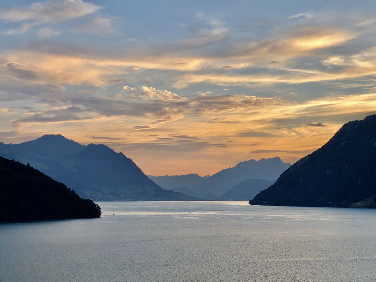 Schönen Abend allerseits!#Vierwaldstättersee #lakelucerne #schwyz #kantonschwyz #hoppschwyz #zentralschweiz #schweiz