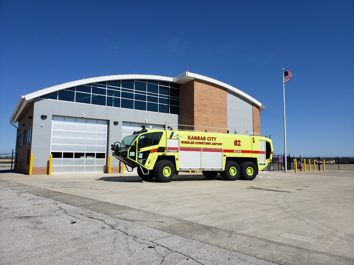 The <a href="/KCMOFireDept/">Kansas City Fire Department (KCFD)</a> has a new tool to use at our airport. Our new Aircraft Rescue &amp; Firefighting vehicle is in service! It is sleek, fast, well-equipped and built to protect life and property. #KC #News #ARFF #Bizav #Genav <a href="/AirportProducts/">Oshkosh ARFF</a> flymkc.com/airport-inform…