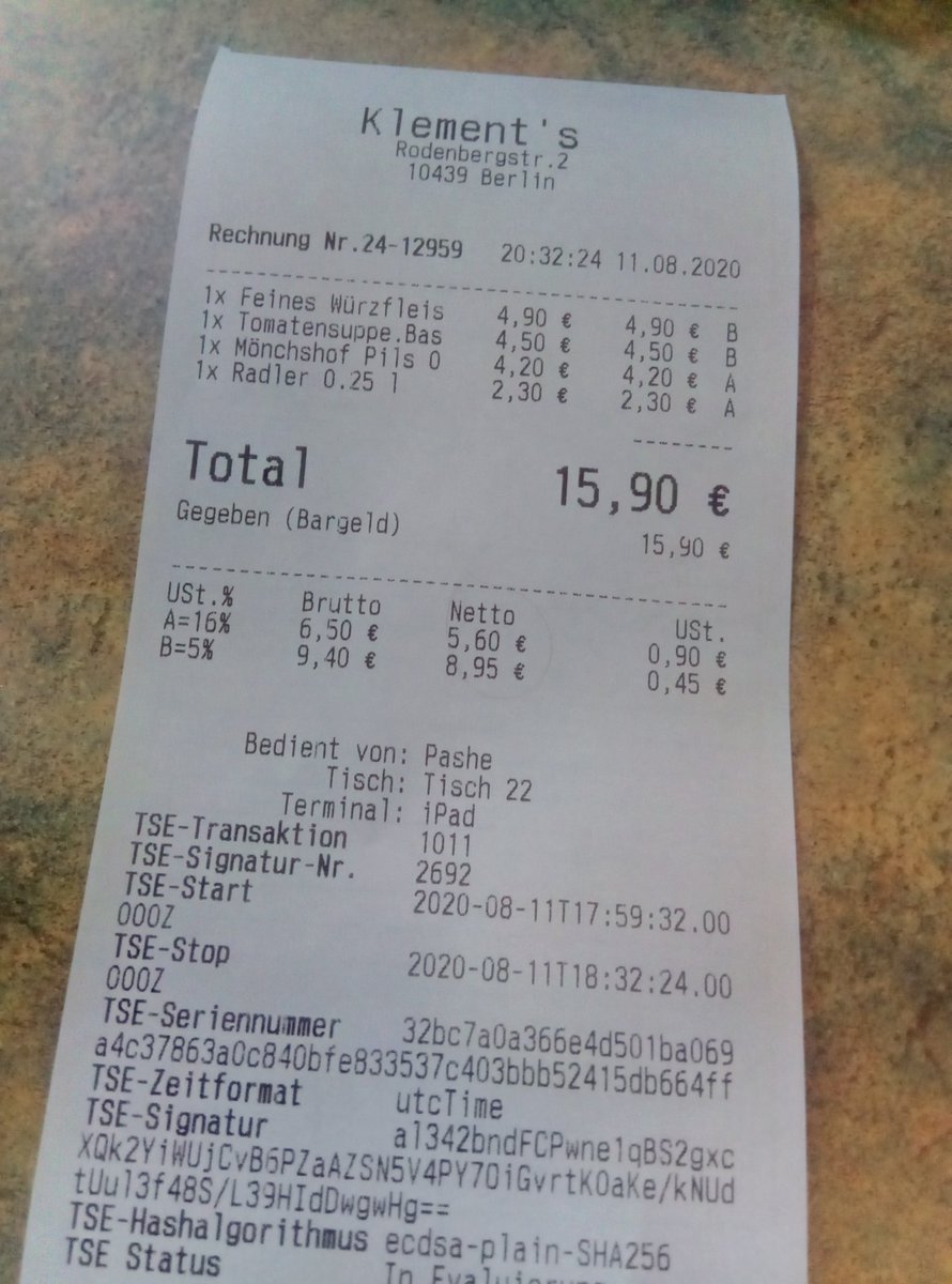 Werdermaddin's tweet photo. Ich oute mich Mal als Fan von #MeinLokalDeinLokal. Wir sind gerade spontan im #Klements in Berlin gelandet und es war wirklich top! 
Das Preis-Leistungsverhältnis stimmt und geschmacklich wirklich hervorragend. Klare Empfehlung 😋
Ich glaub ich komm noch Mal für Schnitzel 😁 https://t.co/FxGkYNmHLa