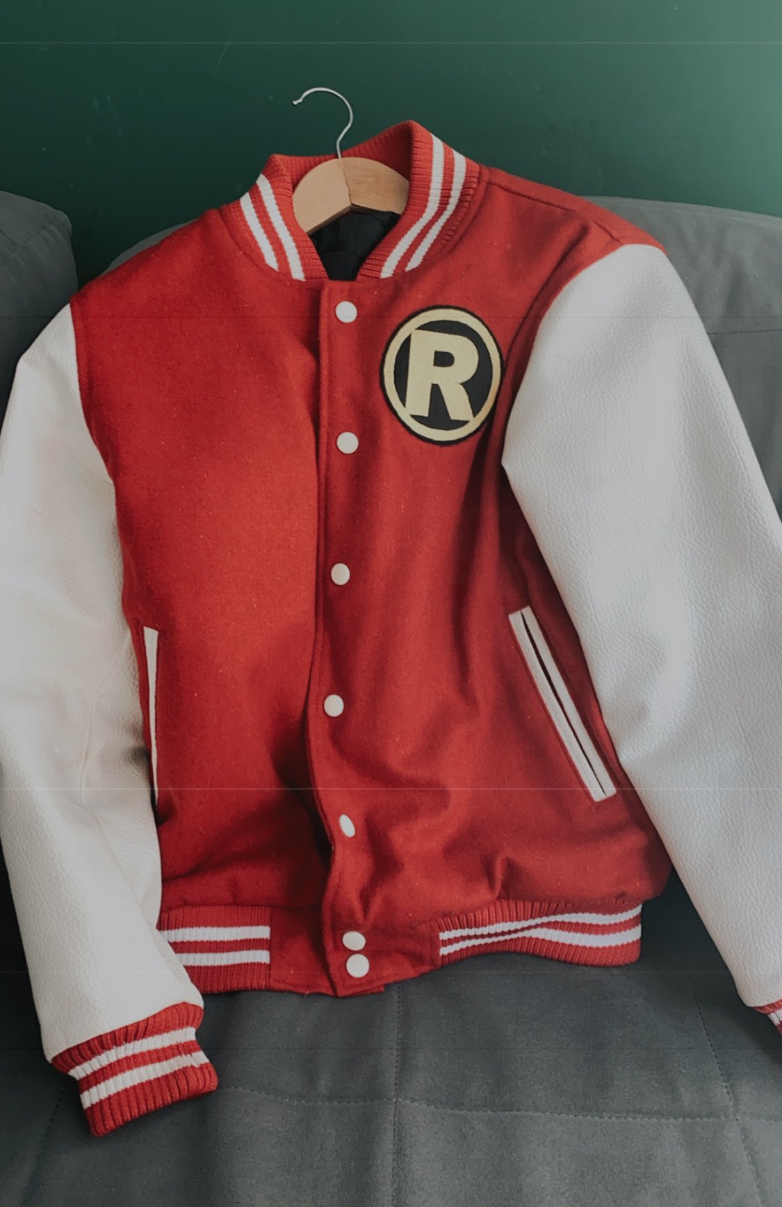 picolo CCXP B19 20 on X The robin varsity is a real thing just not for sale yet https t QAjF4CzCqt X