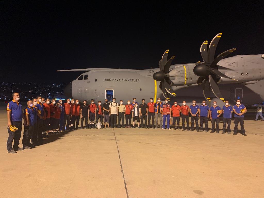ترک فوج کا خصوصی طیارہ انقرہ سے طبی امداد اور دیگر سامان کے ساتھ لبنان کے دارالحکومت بیروت پہنچ گیا۔ دھماکے کے بعد سے ترکی کی طرف سے امداد کا سلسلہ بلاتعطل جاری ہے