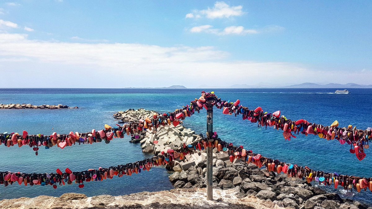 MeteoBodas's tweet photo. ¿Vosotros también habéis candado vuestro amor en algún lugar del mundo? 🥰💞 https://t.co/jNHgeVtb3N