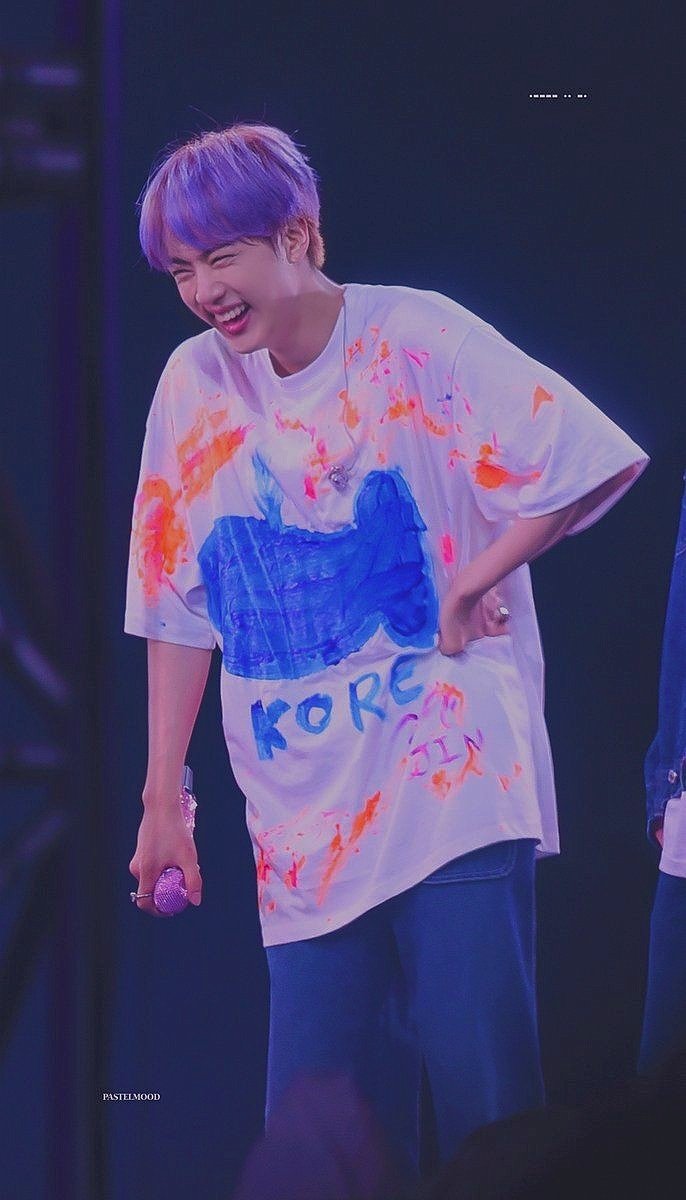 Jul__bts's tweet photo. You're like a piece of candy to me 🍭 , we love you and we purple you , stay strong 💜
#SeokjinYouArePerfect
#BTS https://t.co/OsSM8UvsIh
