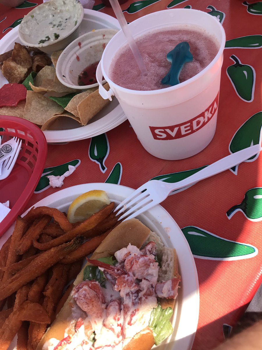 lexper40's tweet photo. On the water with a Lobster Roll and a frozen drink with a gummy shark.
Life is good! @myWinnipesaukee #towndocks #lobstah https://t.co/0pW6zDHt7X