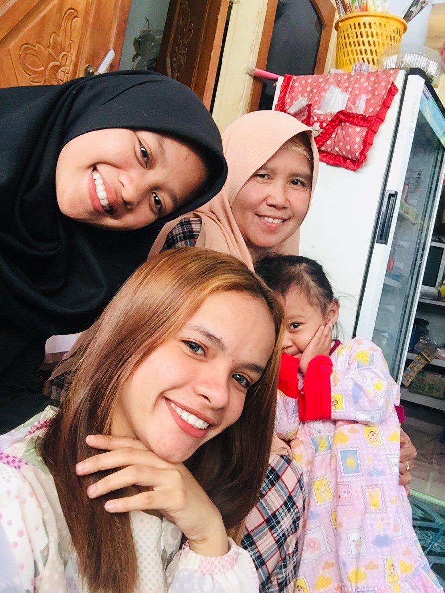 Senyuman ini yang membuatku hidup sampai sekarang:)