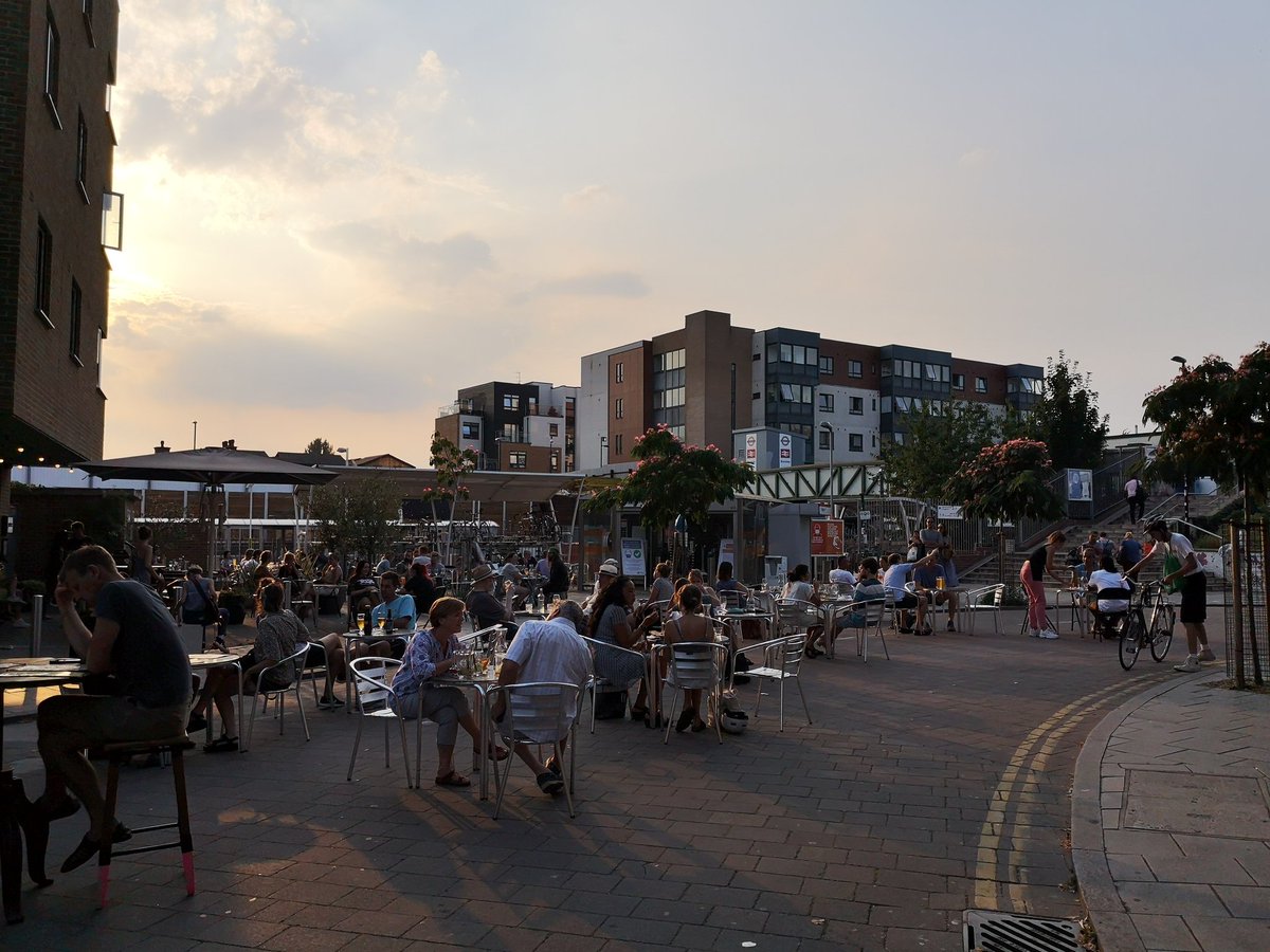 SaveFlorenceRd's tweet photo. Had to stop by and take a look. Glorious! Did I spot a musician, @parlezlocal ? 🌳🥤#streetsforpeople #brockley #Lewisham #SELondon #alfresco https://t.co/l24ANmABD4