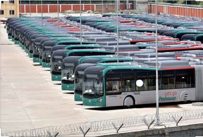 A thread about 13 unique features of BRT Peshawar that distinguish it from the other three metro-bus systems operating in Lahore, Islamabad and Multan.These BRT features include :1, 3rd Generation BRT System, which is a direct service1/7  #BRTPeshawar   #BRT   #PeshawarBRT