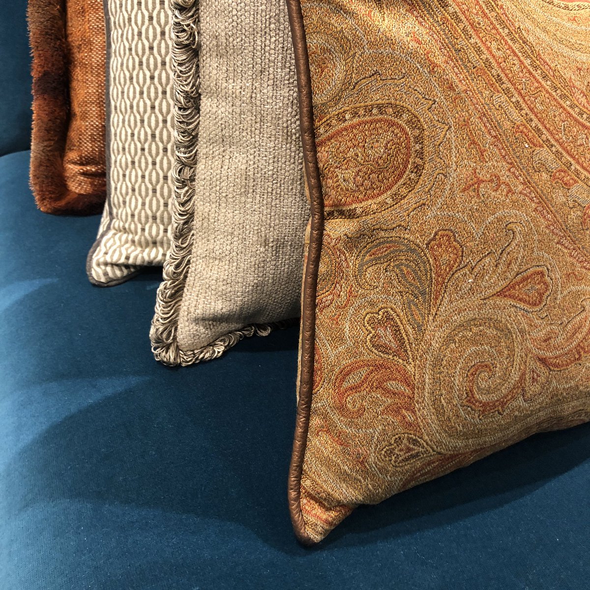 In love with the colour palette of coppers and neutrals paired with teal! Do you like this scheme? #interiordesign #colourpalette #homedecor