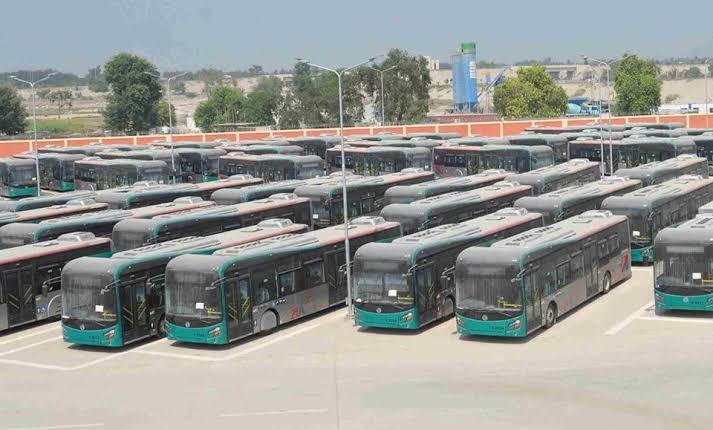 The segregated bicycle facilities along the BRT corridor are also a unique feature distinguishing it from the other metro- bus services in the country.5/7 #BRTPeshawar  #BRT  #PeshawarBRT