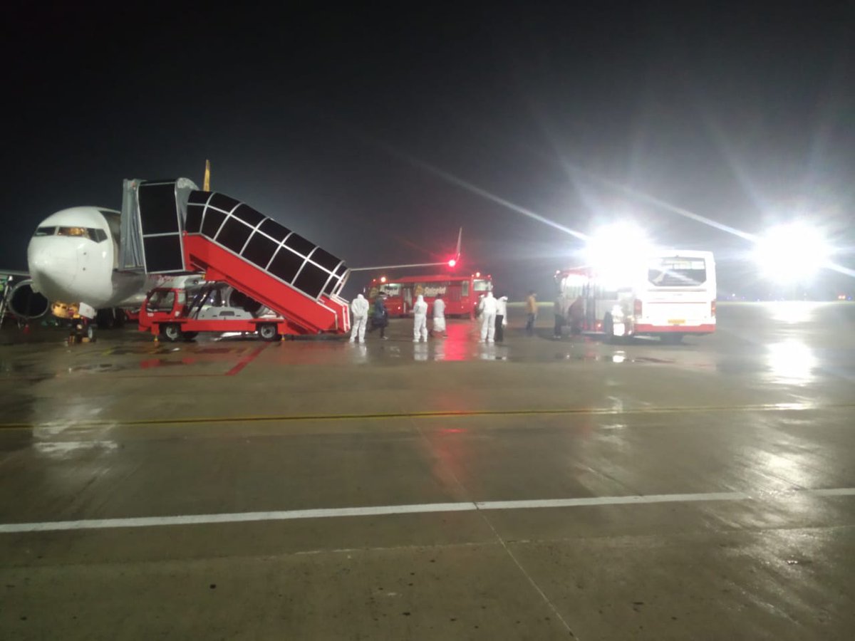 aaivjaairport's tweet photo. Updates on International Flight Operations
@aaivjaairport
12-08-2020
#VBMPhase5
@FlyWithIX
Flight No.IX 1616
DUBAI TO VIJAYAWADA
ATA-00:07 hours
POB : 168
@AAI_Official
@MoCA_GoI
@DGCAIndia
@aairedsr https://t.co/Tsg2bRXJFH