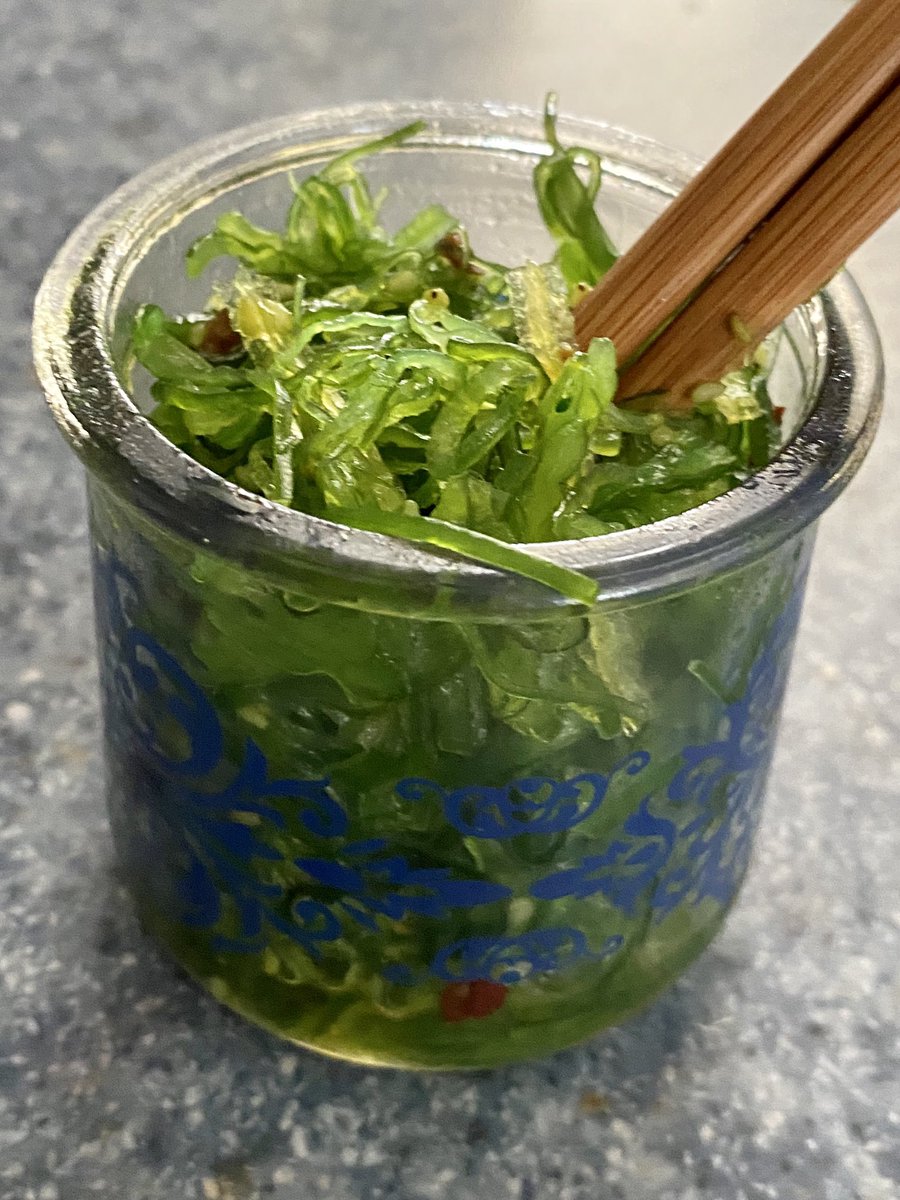 ChefKevinBelton's tweet photo. Seaweed Salad Snackin! #afternoonsnacktime #seaweedsalad #home #tryingtoeathealthy https://t.co/MGhghsIK4l