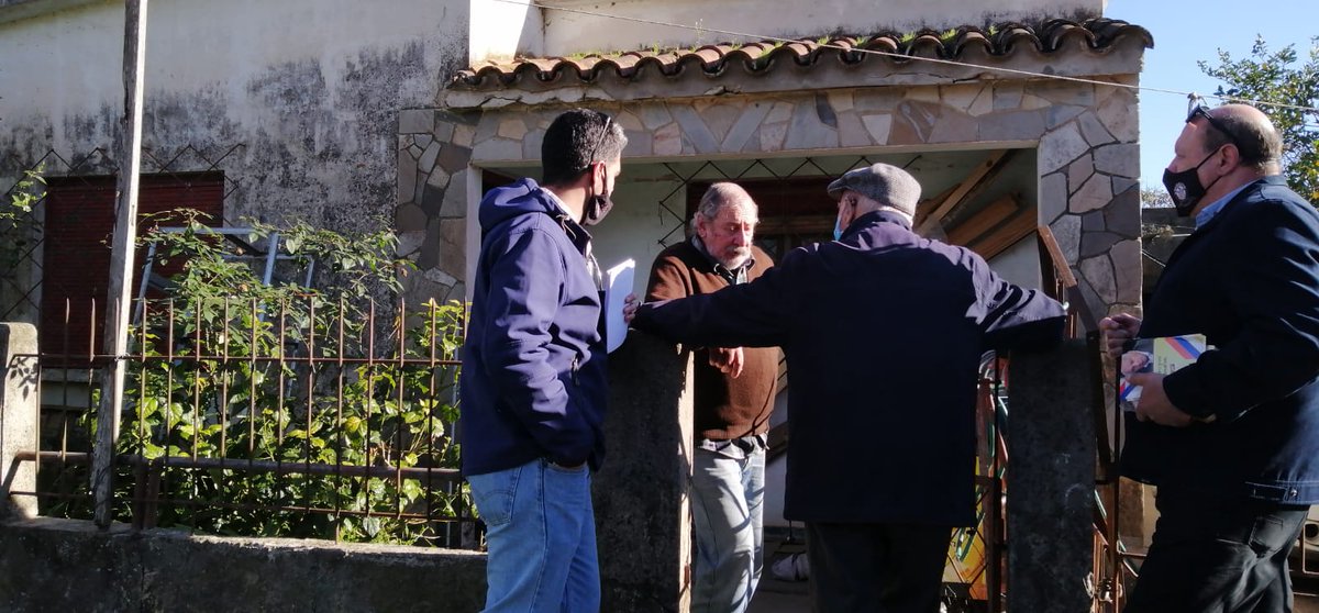FacuTerra9's tweet photo. En el barrio Lavalleja con el Chueco charlando con vecin@s @Socialistas90 https://t.co/sbMSGGXIH3