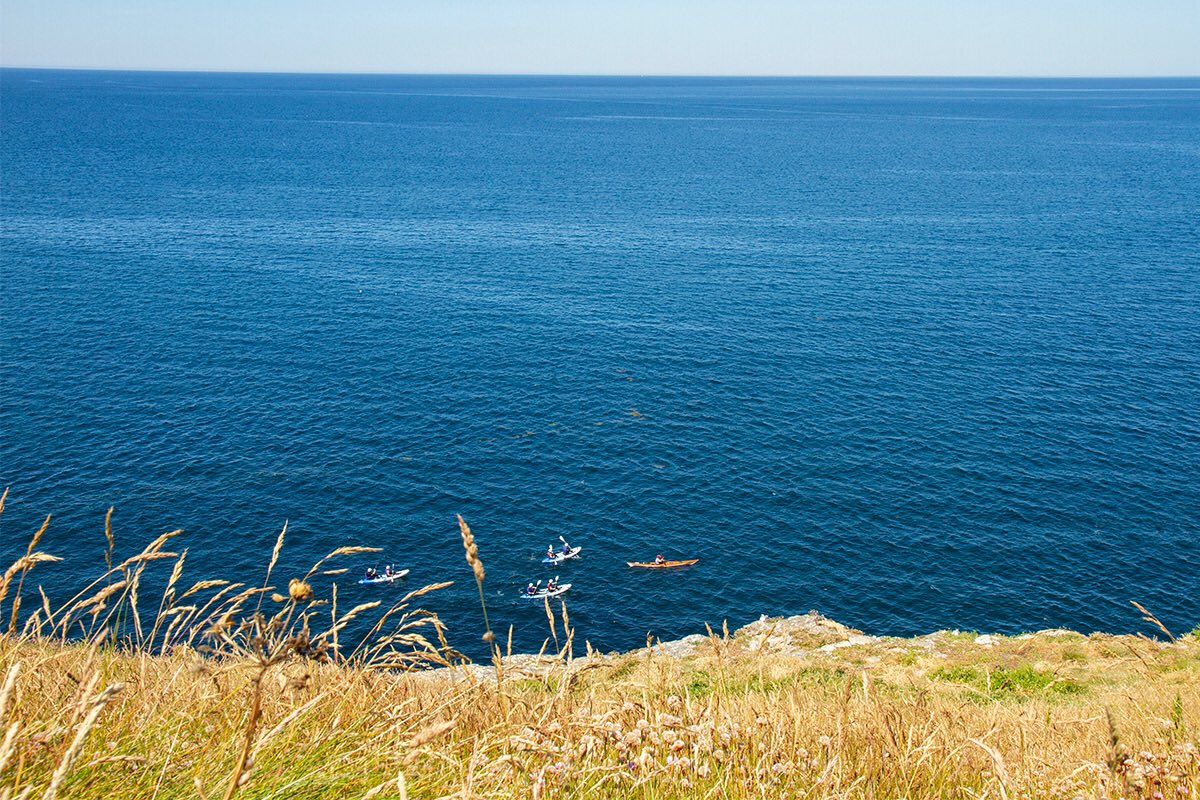 When the sea mist clears....

We've had sea mist over the past few days caused by this warm weather.  If you're planning on getting out on the water then it's always best to do so with a knowledgable local guide, but particularly so at the moment!

#seakayaking #cornwall