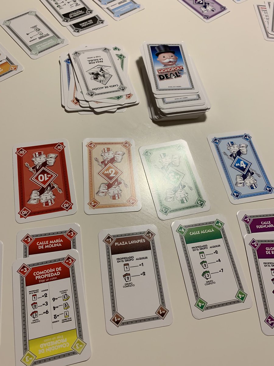MaxiajMaxi's tweet photo. Jugando al nuevo juego de monopoly de cartas!!! Si te gusta comprar, alquilar , y manejar dinero... este es tu juego!!! #jugarencasamola #monopolydeals @sampleo https://t.co/9p4eAGDwM4