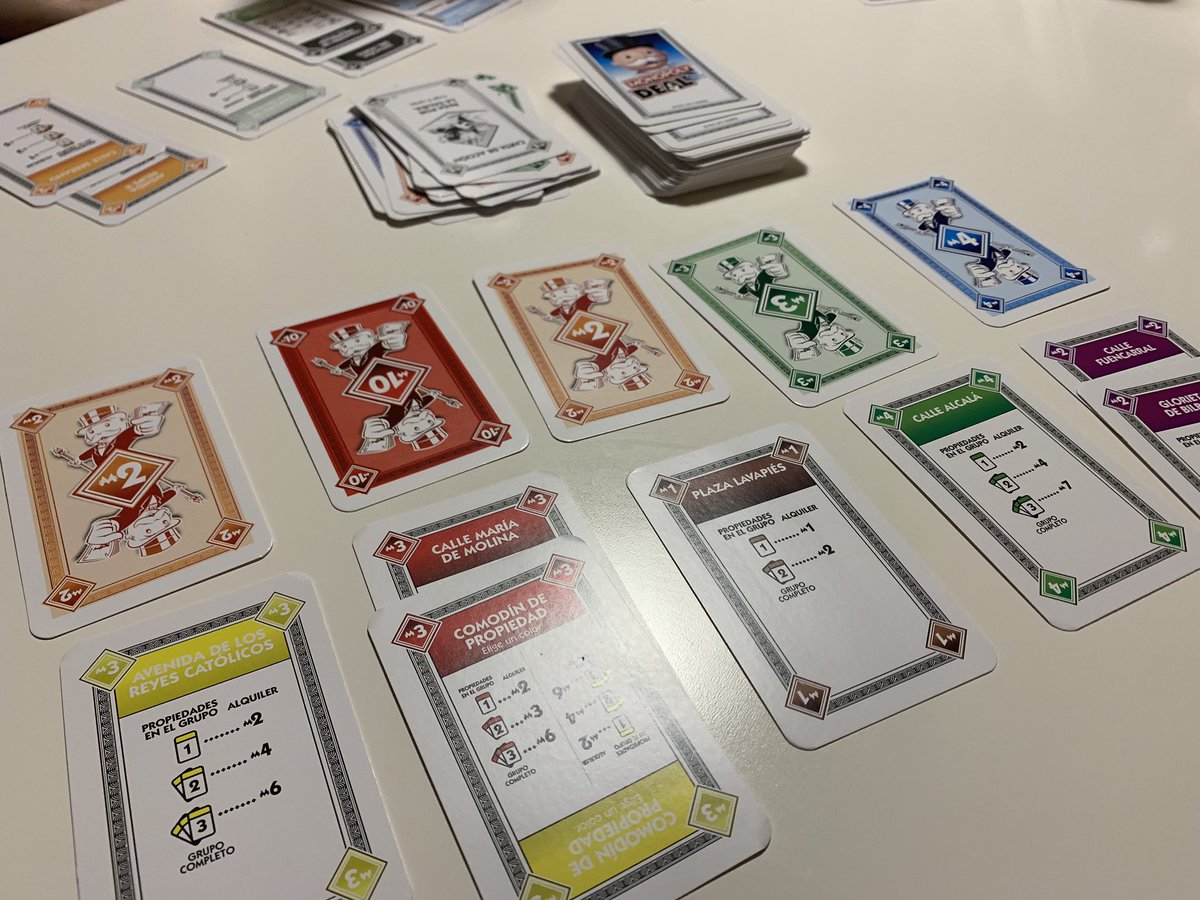 MaxiajMaxi's tweet photo. Jugando al nuevo juego de monopoly de cartas!!! Si te gusta comprar, alquilar , y manejar dinero... este es tu juego!!! #jugarencasamola #monopolydeals @sampleo https://t.co/9p4eAGDwM4