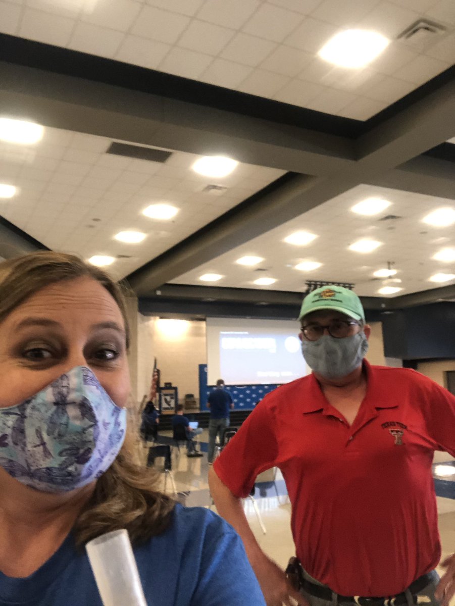 Dgracel's tweet image. Convocation 2020!  #masked #distanced #stilldeterminedtoleadgrowserve #WeAreGISD