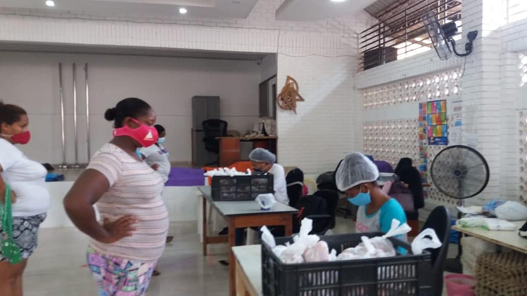 seceducacionctg's tweet image. La Institución Educativa Bertha Sutner recibió el día de ayer los paquetes de alimentos para preparación en casa del Programa de Alimentación Escolar #PAE #Acogida #Permanecer #SalvemosJuntosACartagena #Cartagena #Educación