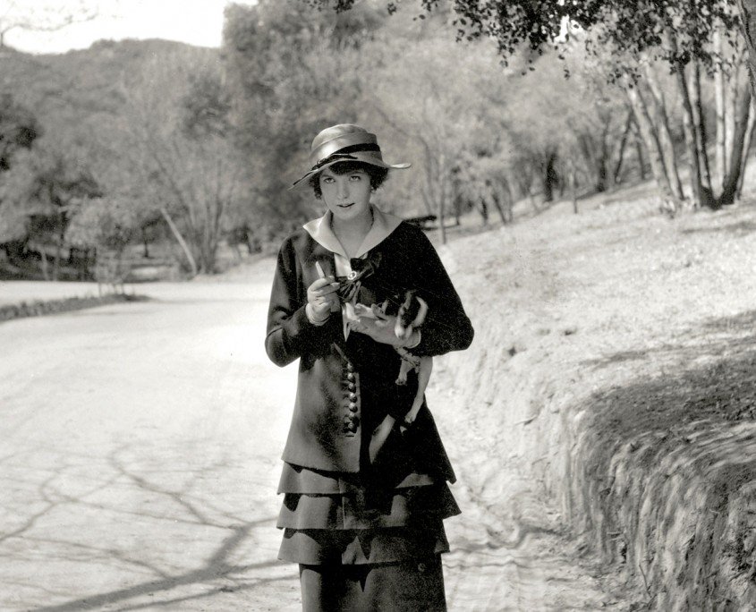 (ambas de 1914), en una etapa muy prolífica.Desde sus primeras obras demostró una gran preocupación por los aspectos narrativos, desde el guión (que siempre cuidó con esmero) a la representación.En este sentido, formó parte del reducido grupo de directores que buscaron