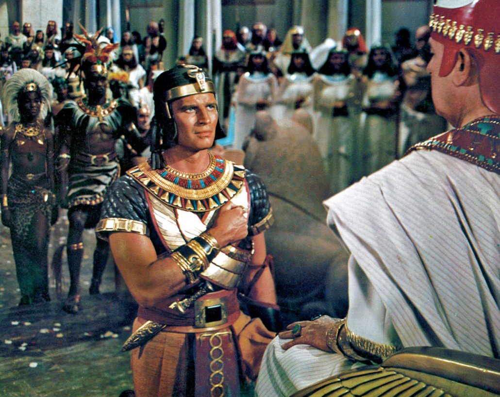 (1942) y "Unconquered" (1947).Sus producciones históricas estuvieron rodeadas del éxito: "The Sign of the Cross" (1932); "Cleopatra" (1934) o "The Crusades" (1935).Los temas bíblicos son, para muchos, las referencias de la obra de DeMille.Tanto "Samson and Delilah" (1949),