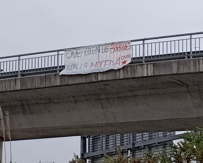 DarreuAsturies's tweet photo. La mocedá asturiano ta farta de la emigración y precariedá a la que ta condergada nesti réxime del 78; na so monarquía, el so capitalismu, y el so sucursalismu.

Hai que construyir un futuru nel que seyan los borbones los qu'emigren, y non la mocedá. https://t.co/Sl1huqwXwS