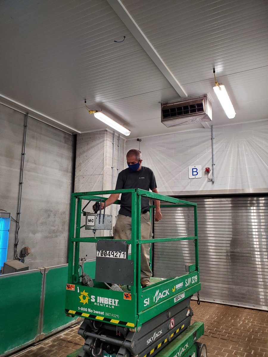 RobGribble1's tweet photo. Avonbank installing the first Smartsuite pig counting system!! https://t.co/XFcrCAltEE
