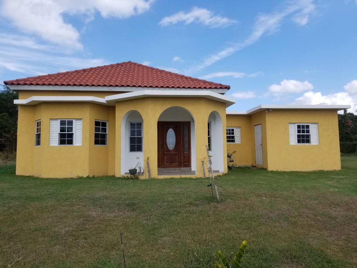 Odlan16's tweet image. Hello twitter fans... The Aqueduct Country Club is located in the the Bushy Park Area of St. Catherine is another option for you to own your #ownhome. Make contact today so we can guide you through the process of getting your keys.