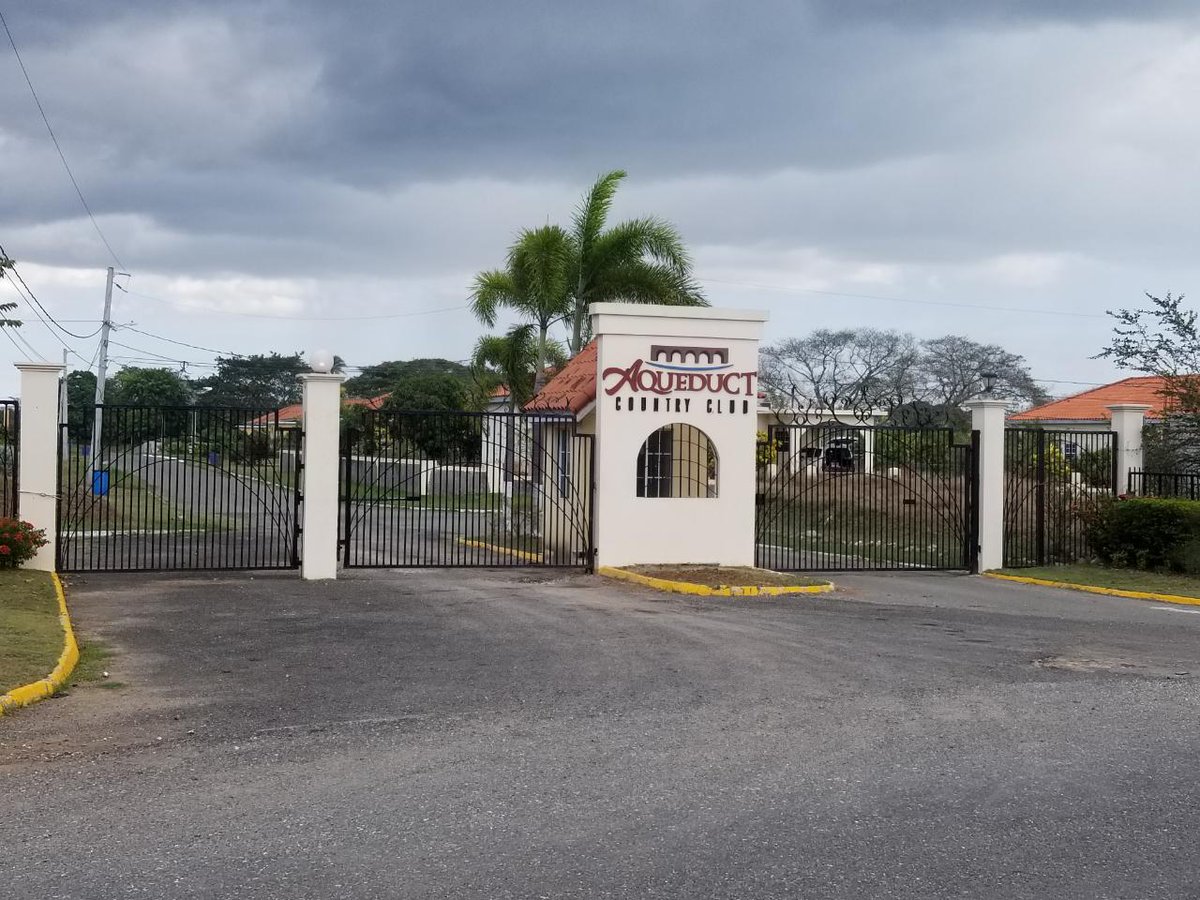 Odlan16's tweet image. Hello twitter fans... The Aqueduct Country Club is located in the the Bushy Park Area of St. Catherine is another option for you to own your #ownhome. Make contact today so we can guide you through the process of getting your keys.