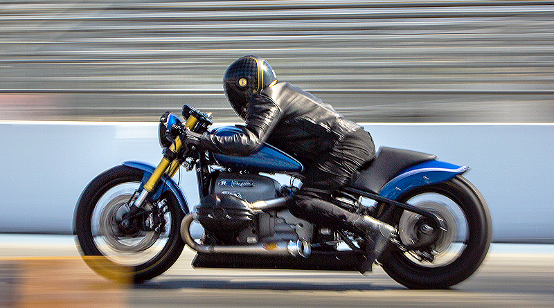 DriversEcuador's tweet photo. El diseñador de motos personalizadas @RolandSands transforma la nueva BMW R 18 en una increíble #dragster con el icónico y masivo motor bóxer de dos cilindros. ¡Impresionante! #BMW #Motos #R18Dragster #RolandSands #BMWMotorrad #Customizada #Diseño #Exclusivo #ÁlvarezBarbaSA https://t.co/FSrEJAAygy