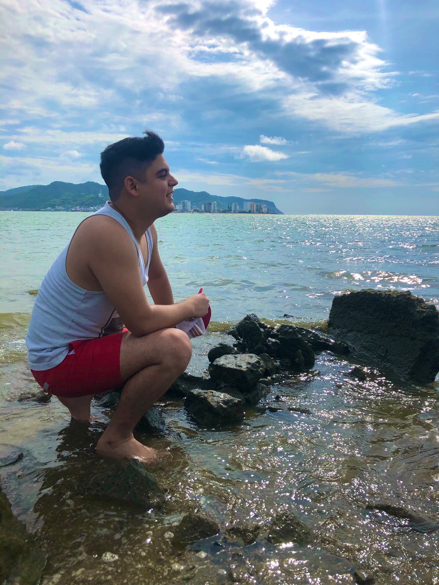 Josezevallos's tweet photo. Love the life you live, live the life you love. 💙 https://t.co/romUdApjYN