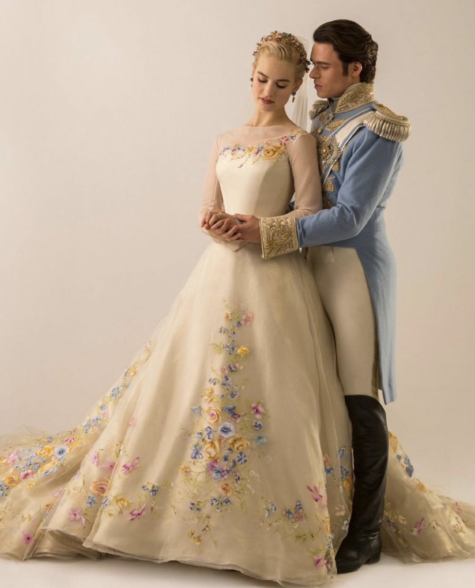 femmeduart's tweet photo. Cinderella’s wedding dress https://t.co/NRcHOvBTFH