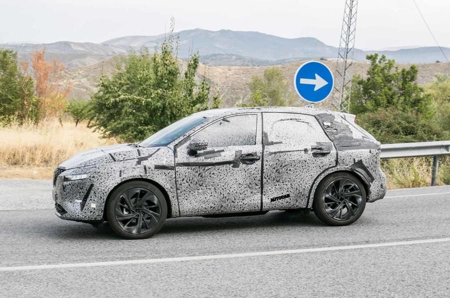 autocar's tweet photo. 2020 Nissan Qashqai: New spy shots give us our closest look yet at the third-generation of Nissan's class-defining SUV https://t.co/rWbJBGoxi5 https://t.co/zdpvTw6g4p