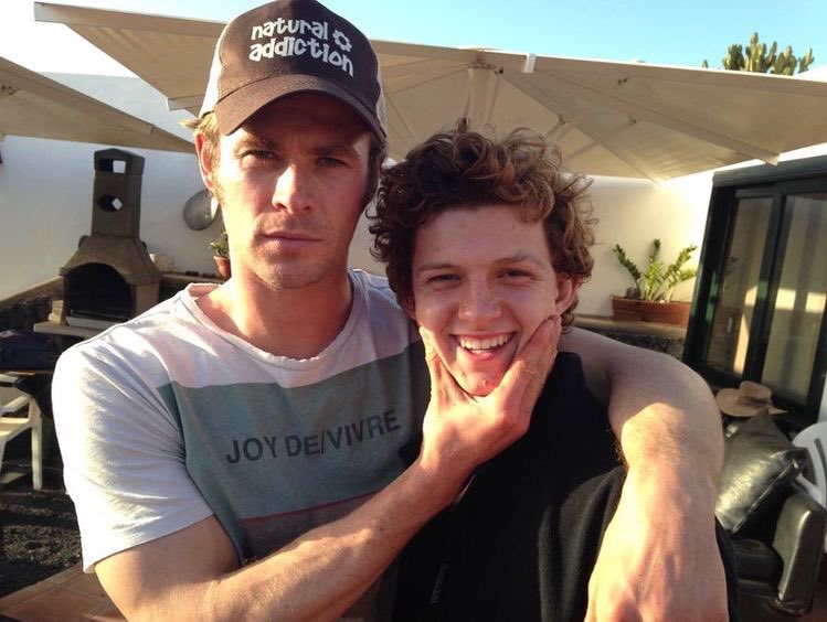 Happy birthday chris hemsworth tom holland & him are amazing pls 