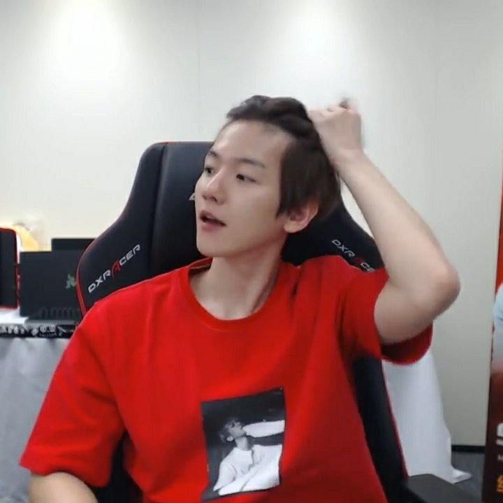 making a thread of this baekhyun cause I miss him