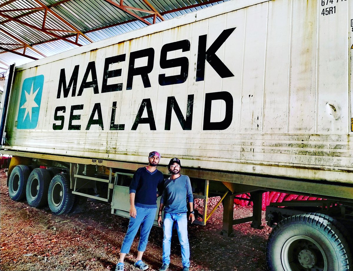 mianoverseas's tweet photo. Some Good Company!
Mian Overseas Exporting Fresh Onions To Sri Lanka.
#onionexport #onion #export #import #vegetables #freshonion #indianonion #india @ Nasik, Maharastra. https://t.co/484DUXrQ0F https://t.co/RXnk7I3T0W