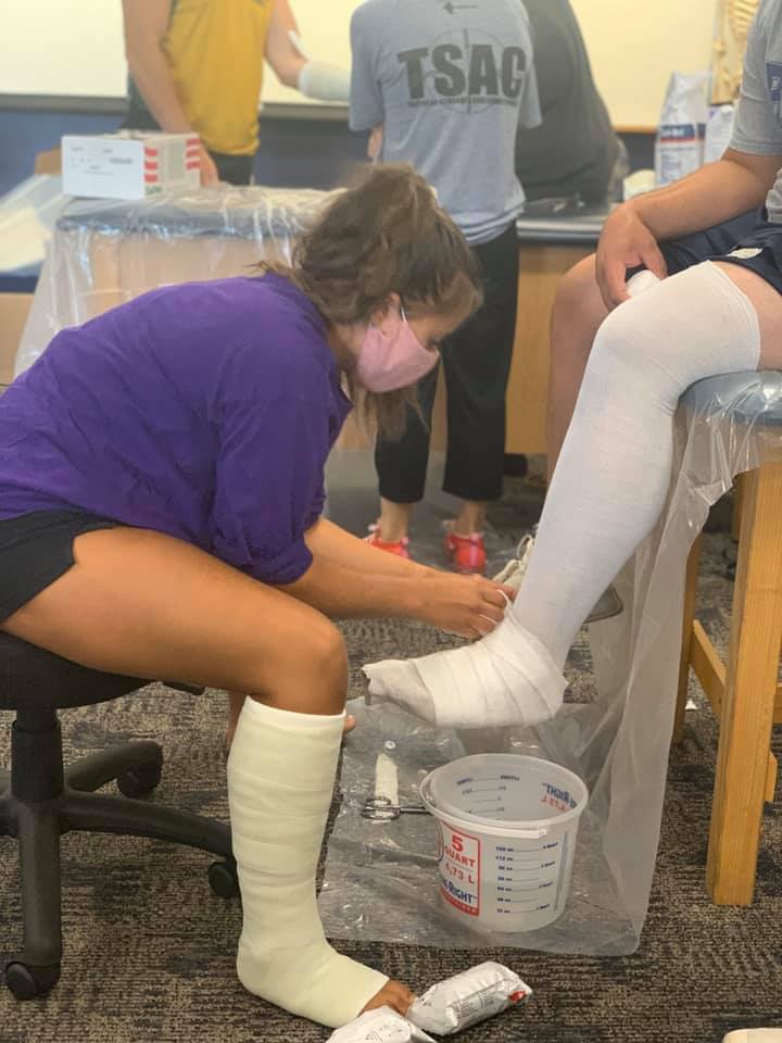Buffalo_AT's tweet photo. It is always a great day when you get to play with power tools In the AT lab! 1st year students learned from faculty member Sarah Krzyzanowicz and 2nd year Emma Meore how to apply and remove short arm and short leg fiberglass casts! #UBSPHHP #UBATP #casting #castremoval #UBuffalo https://t.co/BxvObE8eGz