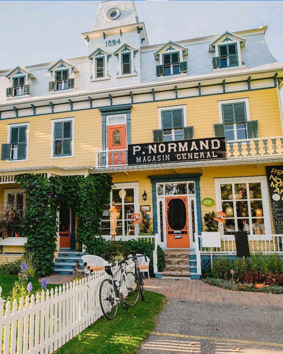🏘️ This month, our “Discovering Québec’s villages” series invites you to explore Saint-Antoine-de-Tilly in Chaudière-Appalaches. Come back in September to learn about the next spot we’re showcasing! 👉bit.ly/30KmR81 📸stefallard via Instagram